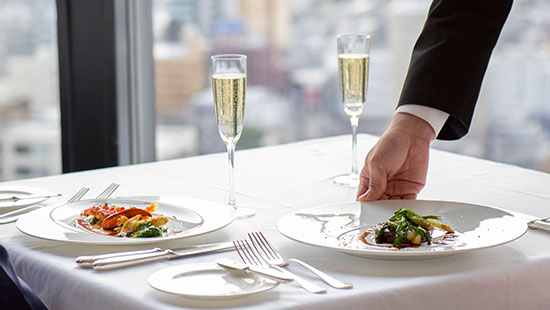 宴会サービススタッフ【ロイヤルパインズホテル浦和】未経験OK！チームワークが身につく環境です☆