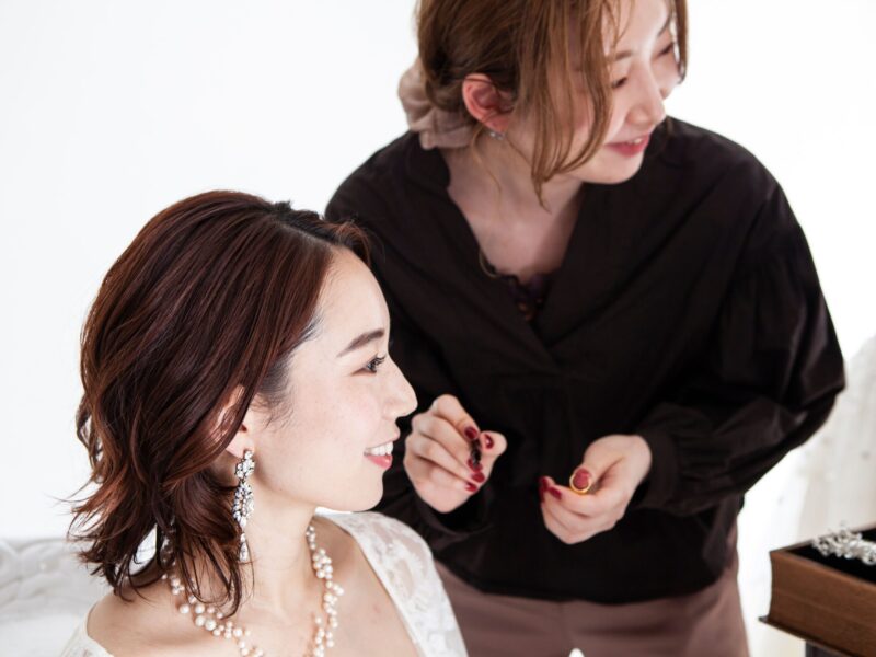 ウエディングスタジオ「Sereno邸 」でヘアメイク・接客スタッフ大募集☆月給26万円～