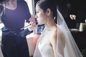 「スターティング★ヘアメイク経験者」募集☆彡給与30万円～40万円☆彡【正社員で業界最高峰の待遇】