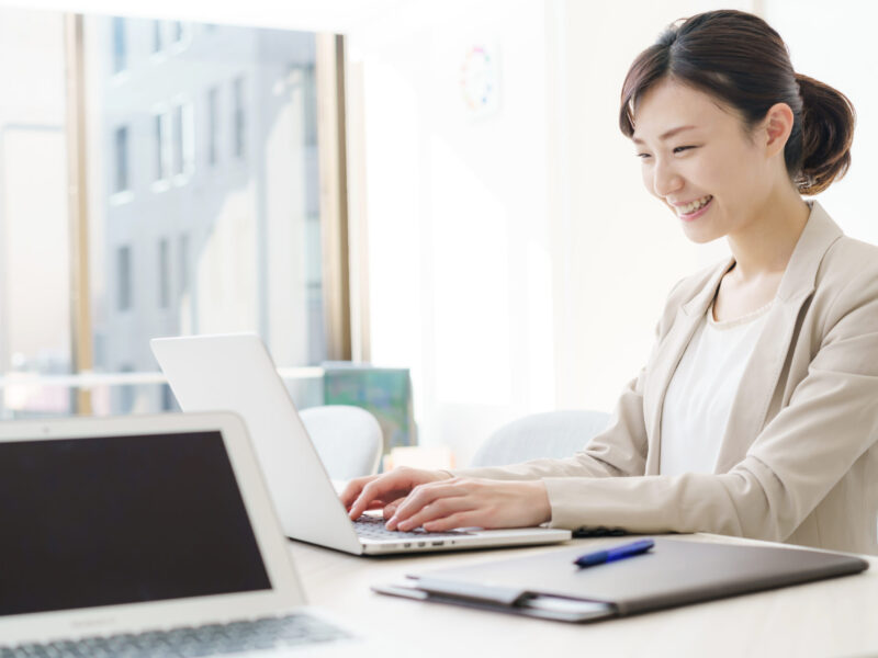 【経験不問！】業界随一の専門紙 編集・営業補助／⼟⽇祝休／1日6時間・週2日から可