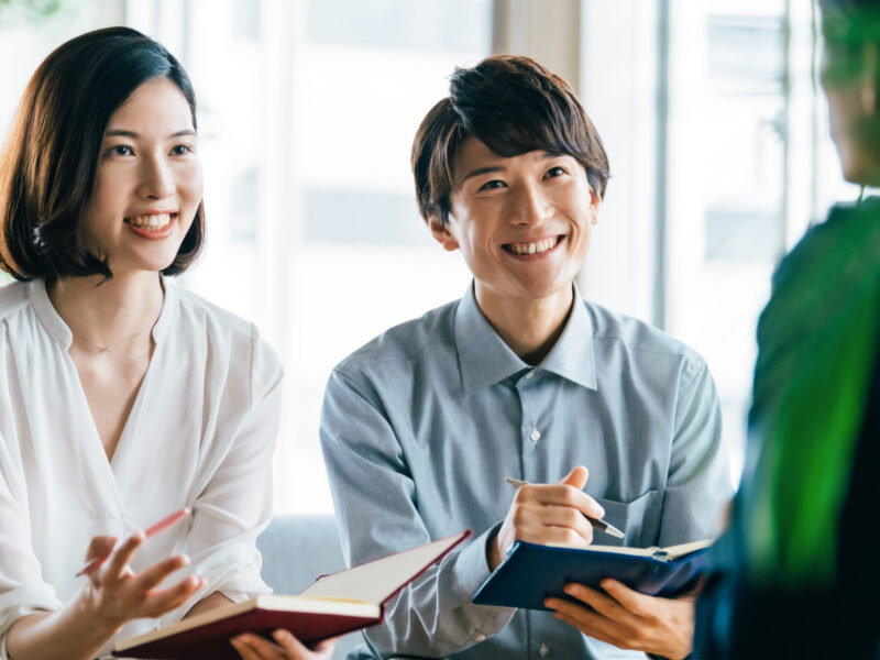 ブライダル業界経験者歓迎！業界随一の専門紙記者（記者経験不問）⼟⽇祝休／フレックス勤務可／在宅勤務可